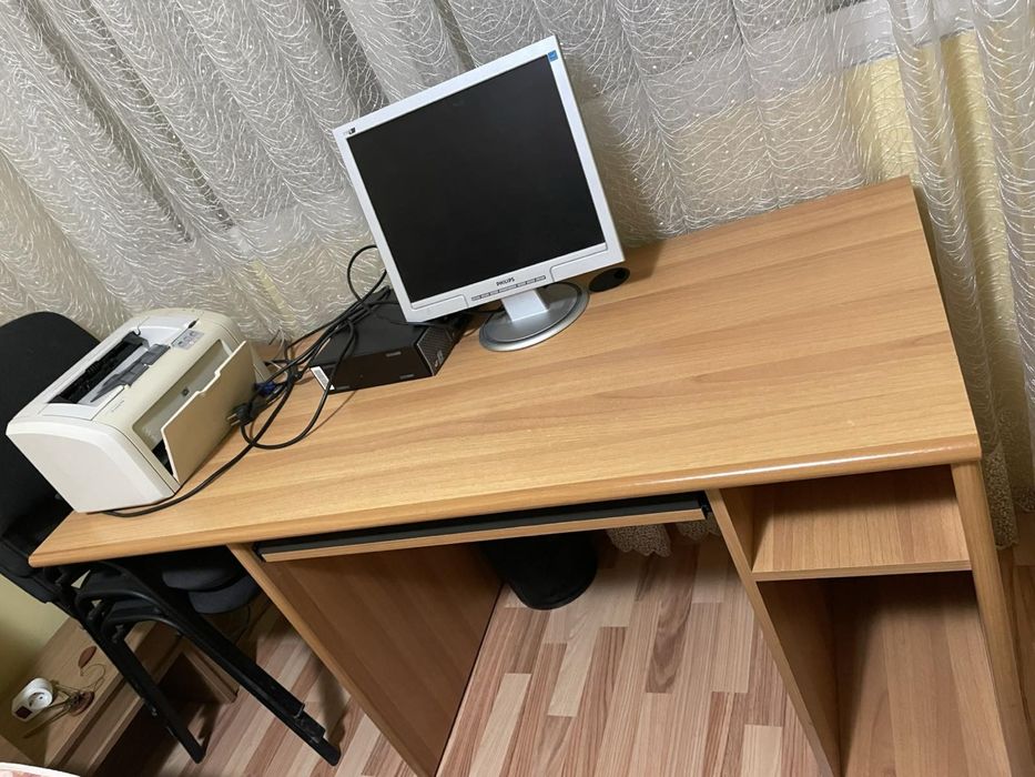 Дървено бюро 144/60 см