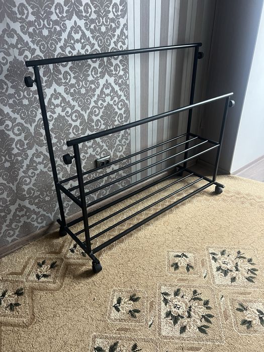 Продам вешалку железную