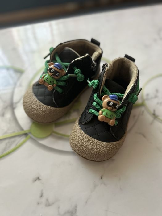 Продаются детские ботиночки