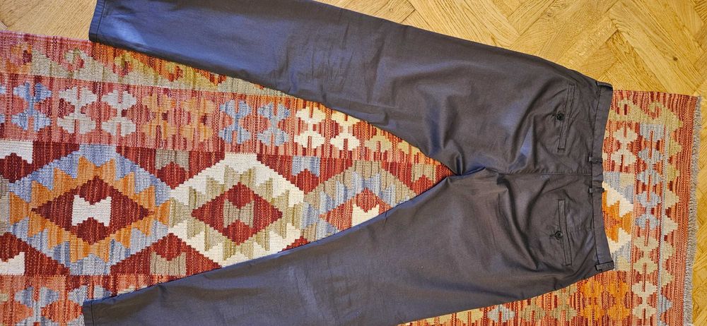 Pantaloni Hugo Boss - masura 48 / 32