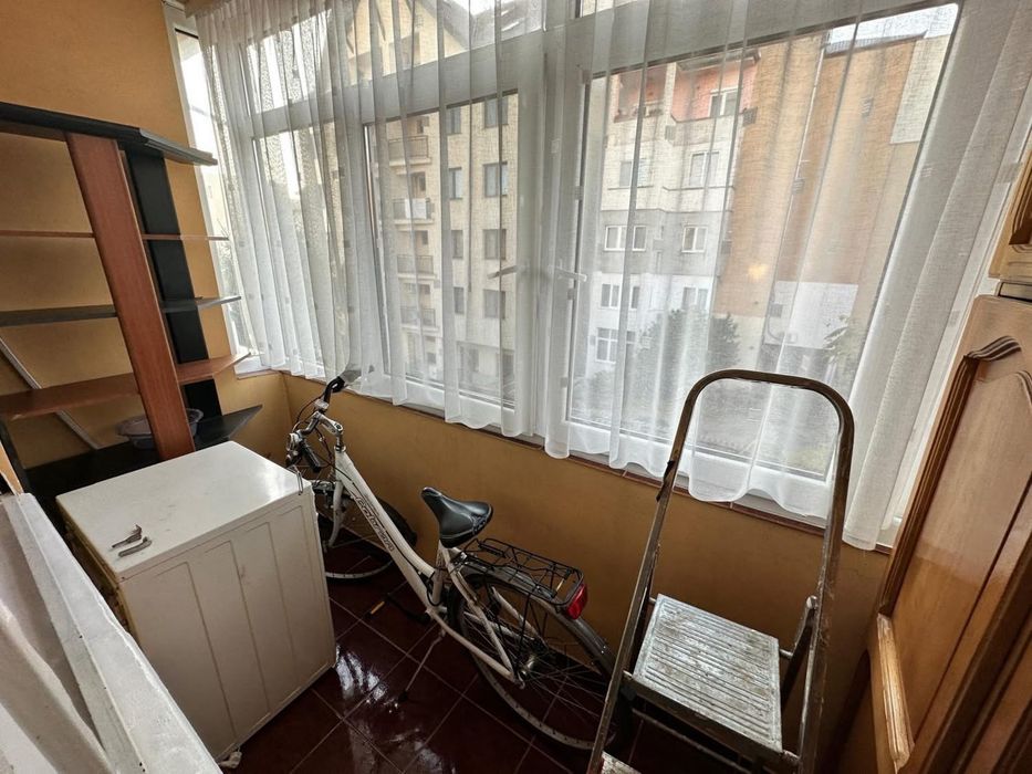 Ofer spre vanzare Apartament 3 Camere + Hol   in zona centrala Et. 2