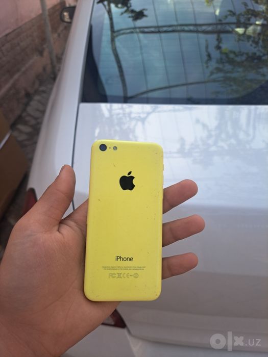 iPhone 5 c sotiladi oqi ideal lekin batarekasi yoq holos
