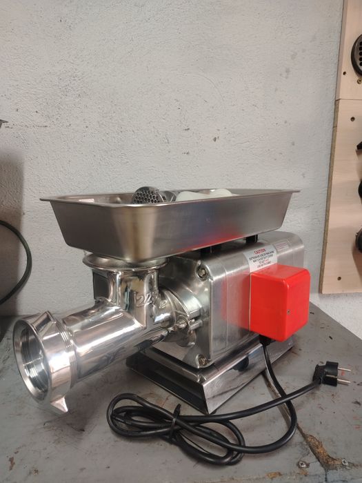 Мясорубка Tw-22 1.5кв. 99% новый. Ry-22