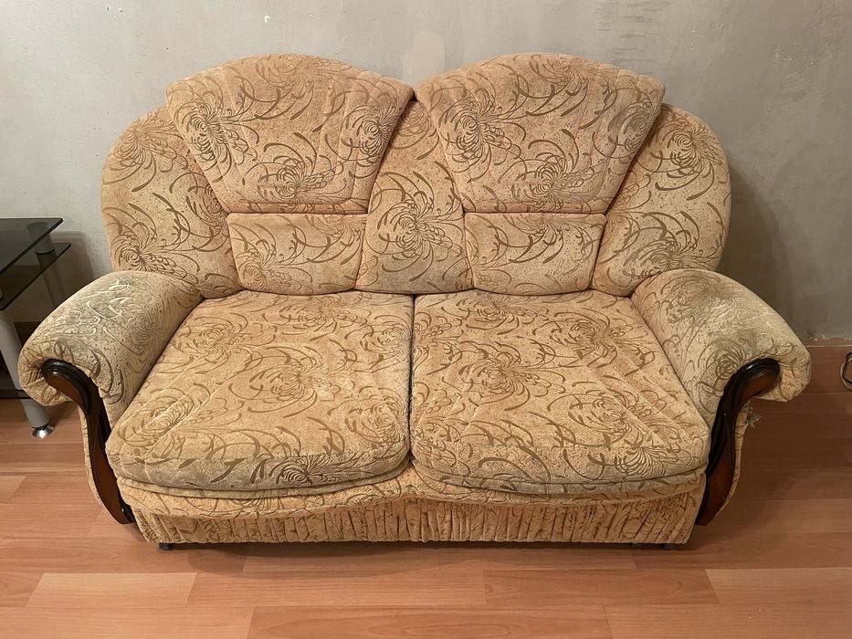Продам 2 дивана и 1 кресло (комплект)
