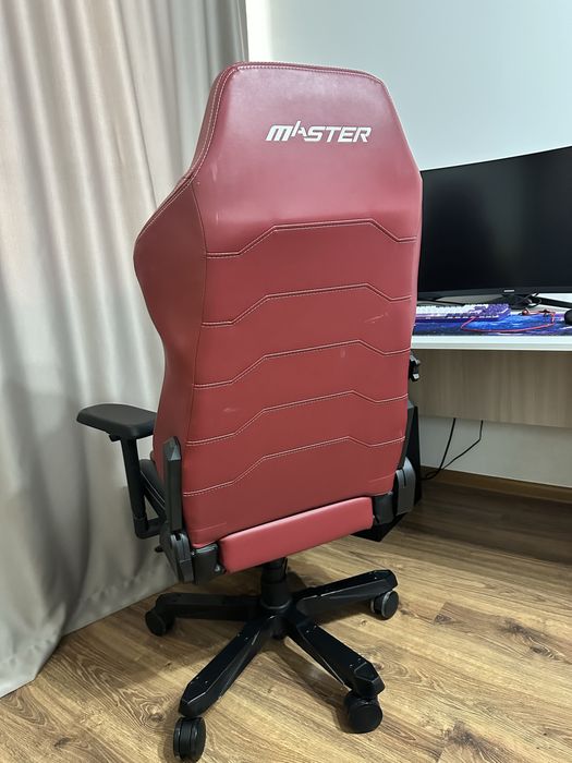 Игровое кресло DXRacer