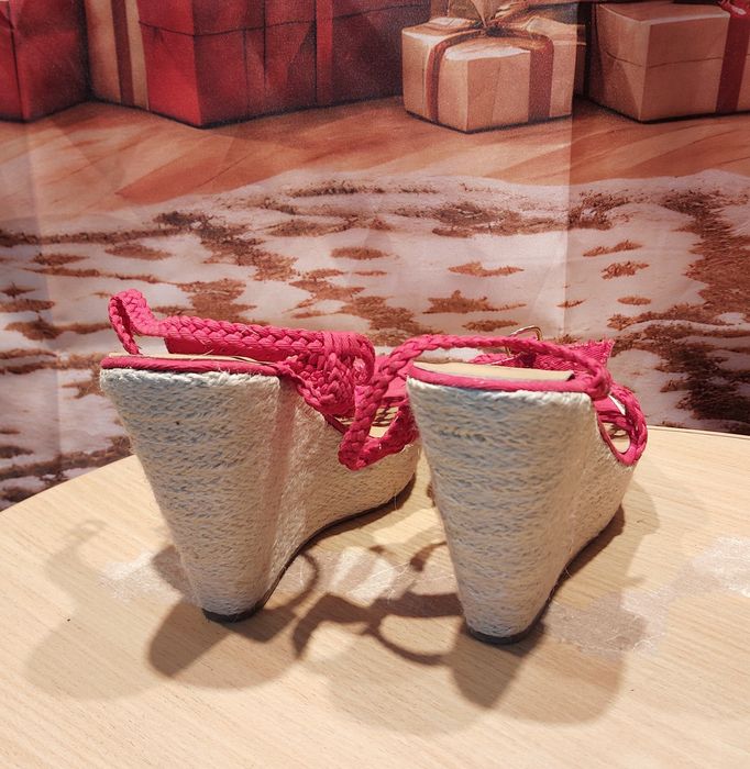 Продам женские туфли