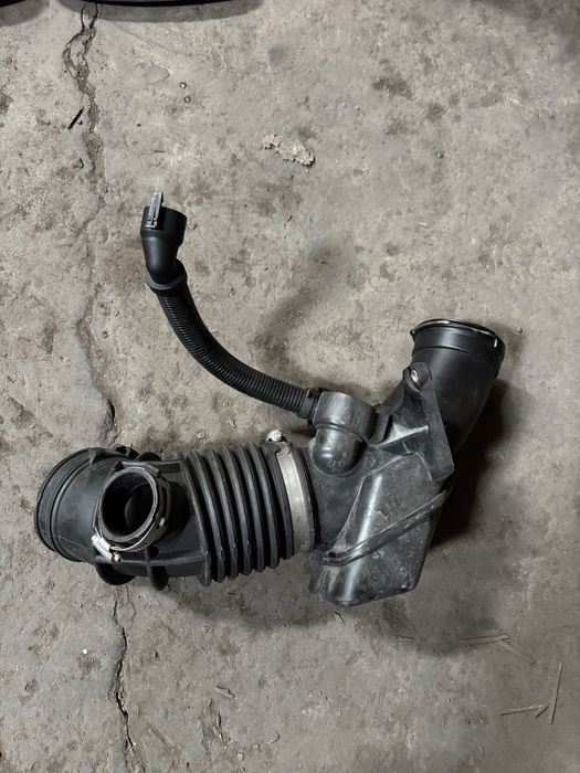 маркуч въздушен филтър bmw g30 g31