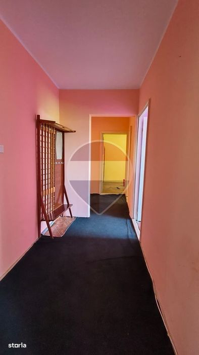 Apartament cu 3 camere de vânzare -decomandat- Micro 13, Galați