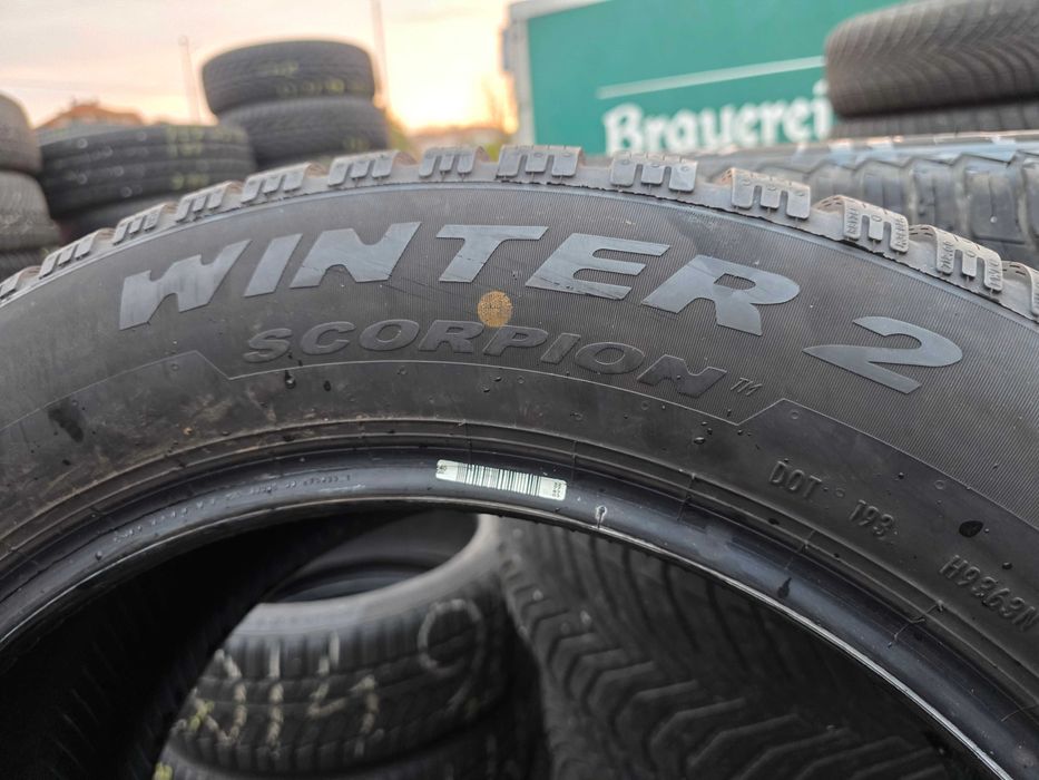 2бр Като нови зимни гуми 235 55 18 - Pirelli - DOT 2023
