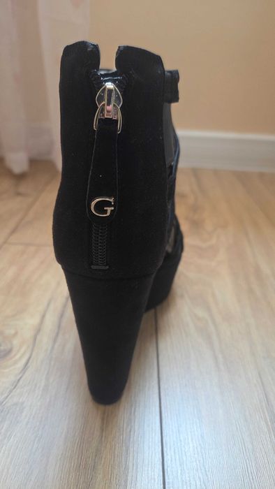 Сандали на платформа Guess НОВИ