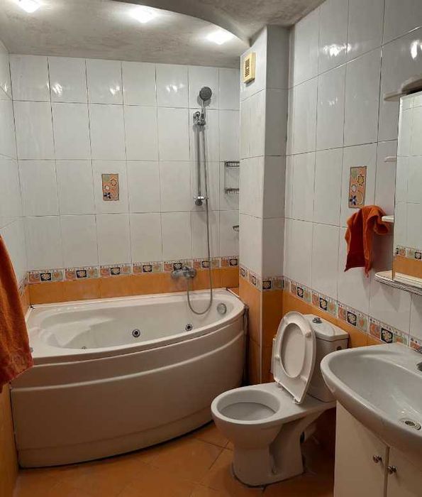 Дава се под наем Тристаен апартамент в Варна, Гръцка махала - 118 кв.м за 700 € - Снимка #11