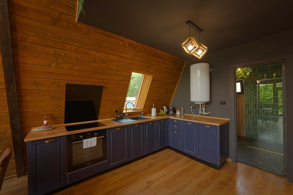 Cazare A-Frame | Cabană de Închiriat cu Jacuzzi | Lacul Surduc