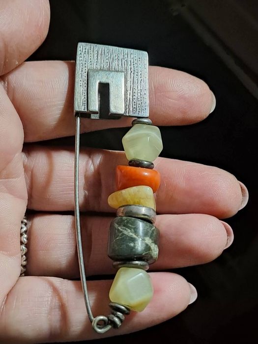 Brosa din argint cu diferite pietre naturalr