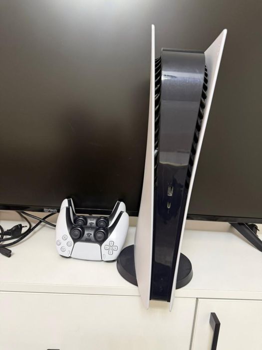 PS5 ideal holatda , 2ta pulti bilan orginal