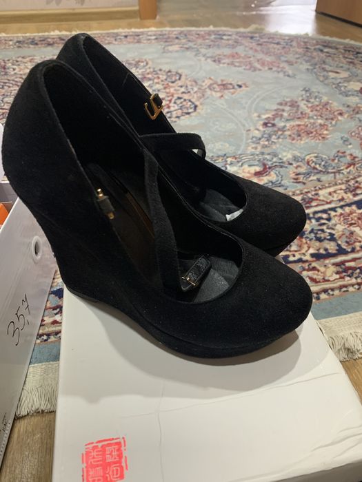 Туфли на танкетке