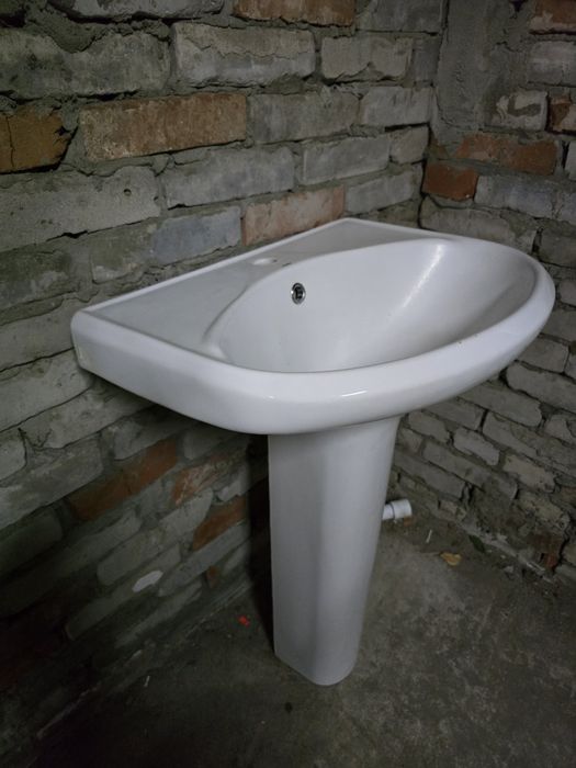 Продам раковину с пьедесталом.