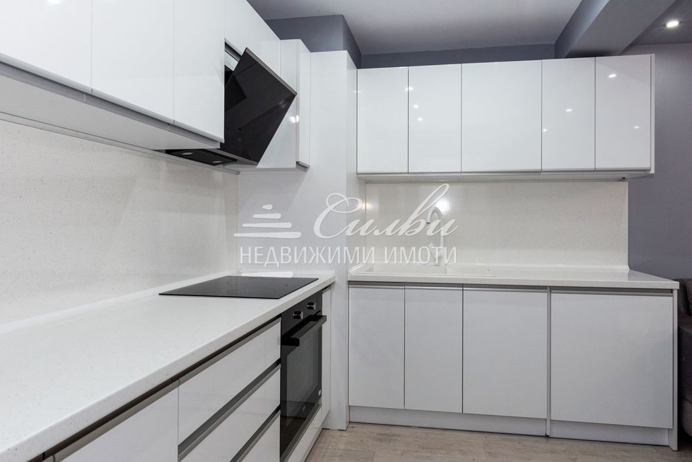 Продава се Двустаен апартамент в Шумен, Добруджански - 62 кв.м за 2081 €/кв.м - Снимка #3