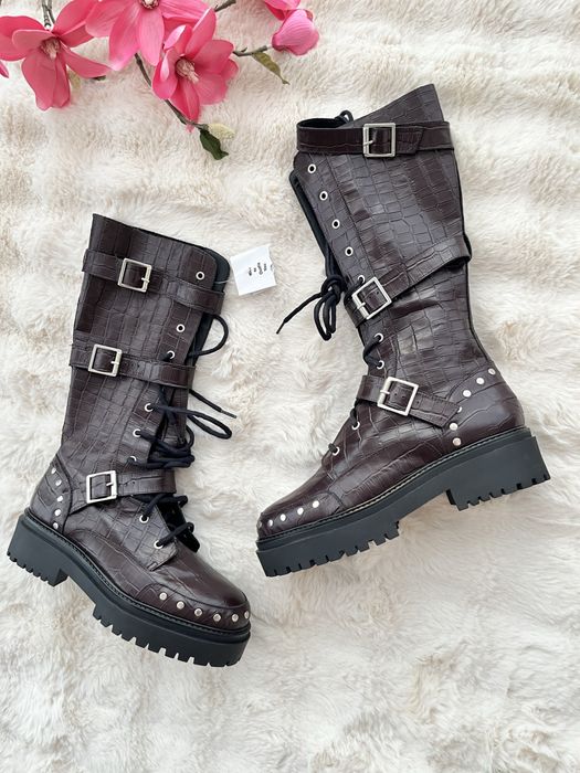 Bocanci din piele naturala, marimea 42, model dupa un brand consacrat