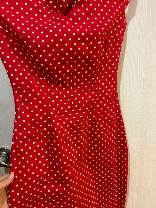 Стильная платье в горошек