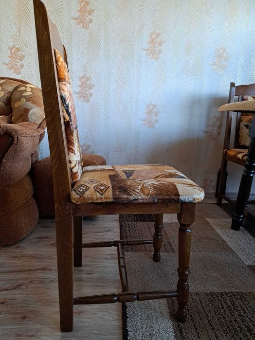 Трапезни столове