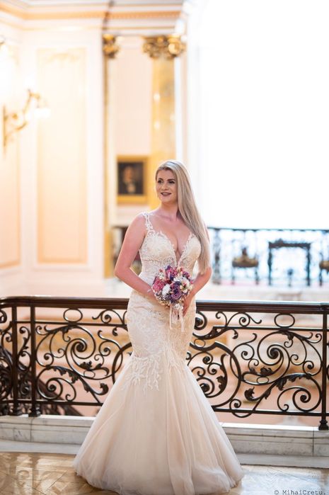Rochie de mireasă Maya Fashion romantică cu trena și spate decupat, culoarea ivoire