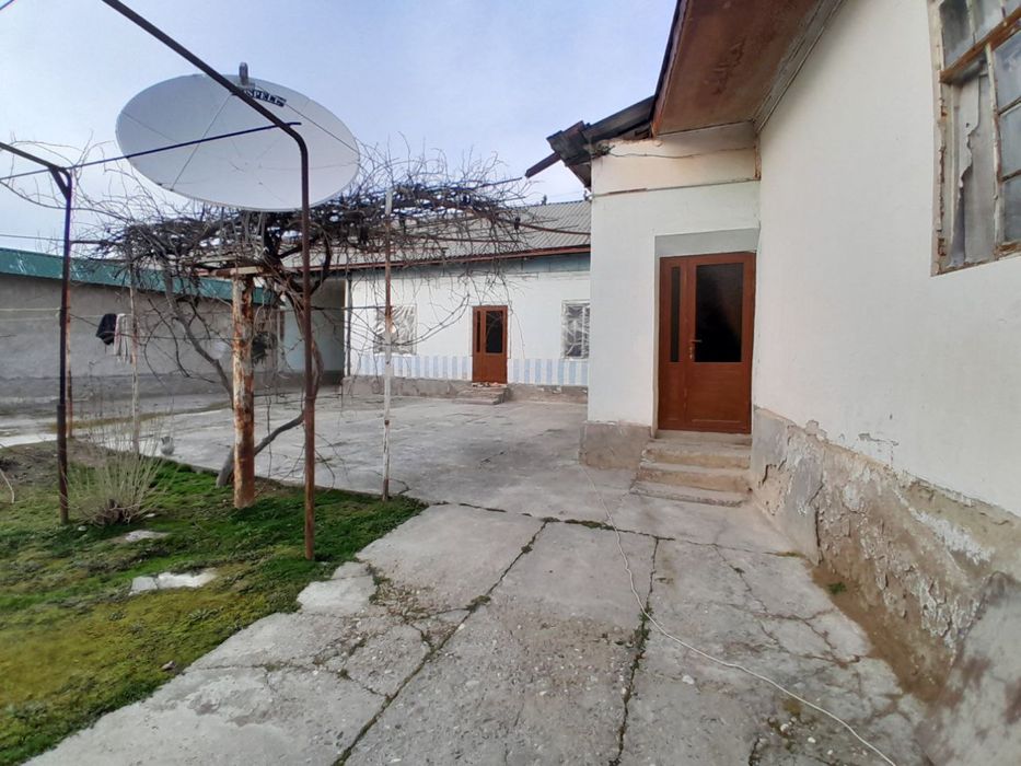 Jizzax 25 yo’lida joylashgan uy sotiladi