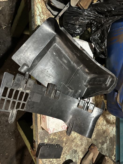 Продам запчасти на 124 мерседес.