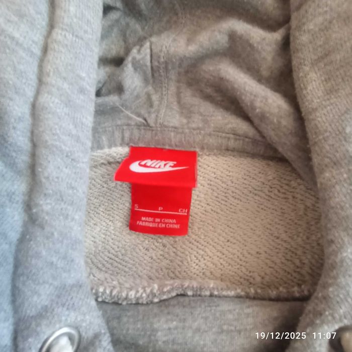 Продавам Суичър на Nike