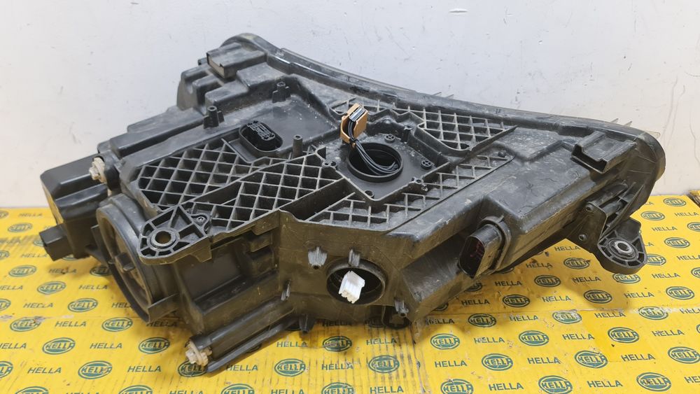 Far xenon led Skoda Superb 3 3v b8 3V1941016A dreapta avariat