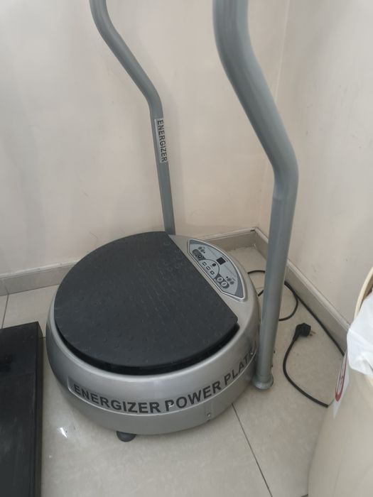 Продавам Вибрационна платформа Energizer Power Plate