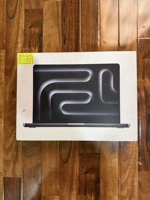 MacBook pro M4 chip 16 memory 512 gb