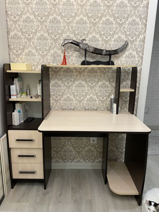 Шкафы и компютерный стол