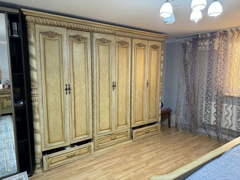 Продам спальный гарнитур