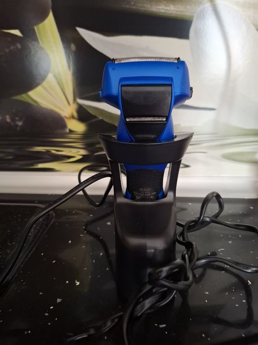 Продавам самобръсначка Панасоник.