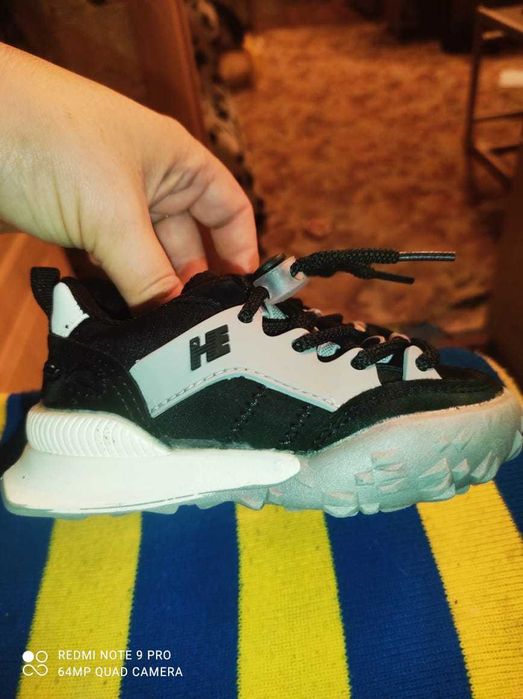 Кроссовки для мальчика 24р