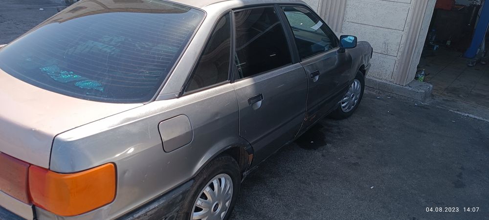 Автомобиль в3 Ауди