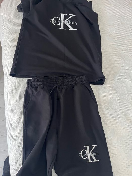 Calvin Klein екип