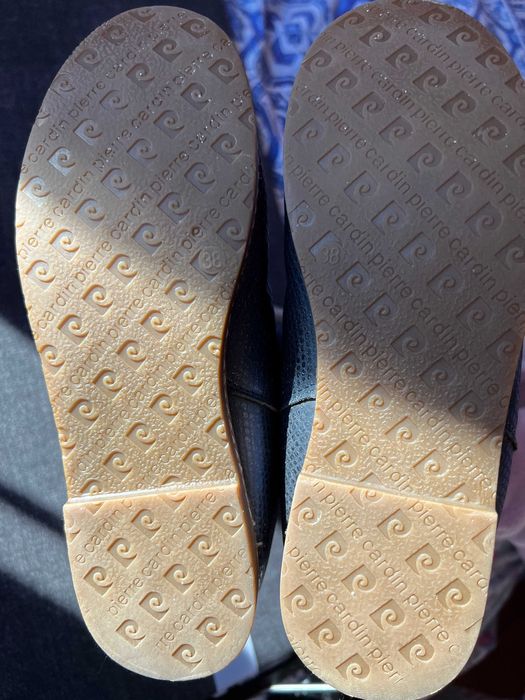 Зимни ботуши от естествена кожа и естествен косъм. Pierre Cardin 38 р.