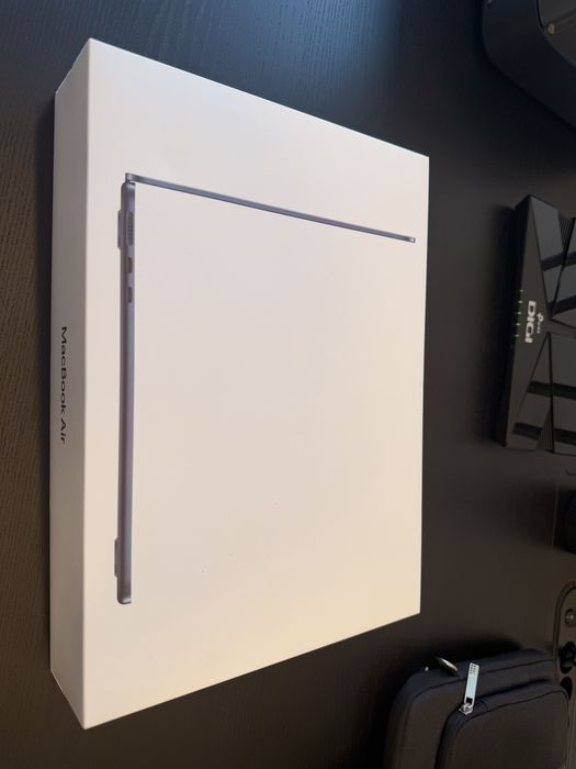 Laptop macbook air 2022 13.6 inch mit m2 256 gb ssd 8gb ram aproape nou impecabil