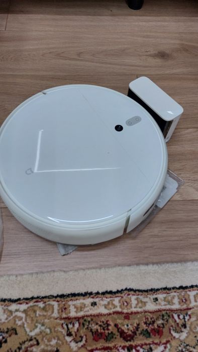 Робот пылесос , отличный помощник