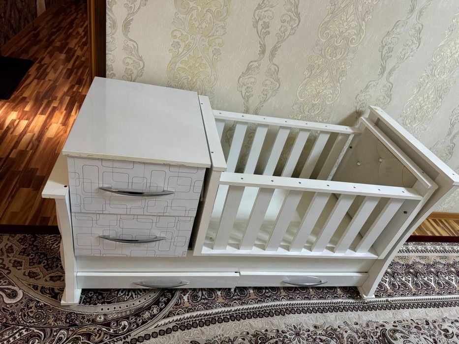 Деткая кравать новая почти илеально новая !