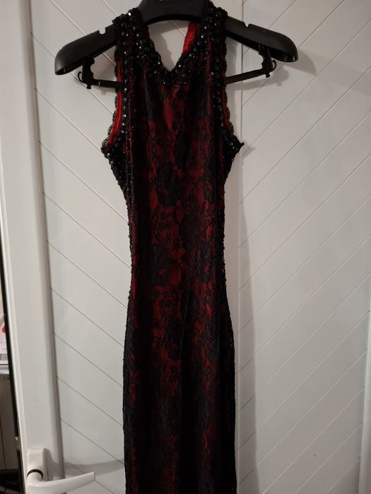 Продавам, рокля от колекцията.