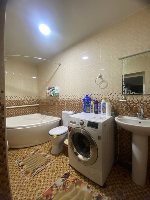 Ҳовли уй сотилади