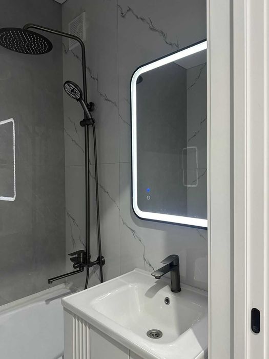 Зеркало для ванной новое