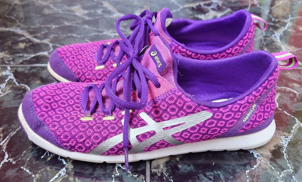 Дамски маратонки Asics размер 39