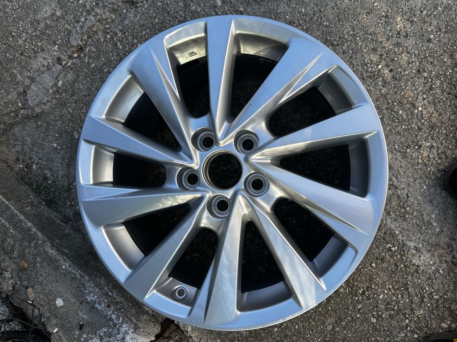 Jantă r 17.toyota camry.