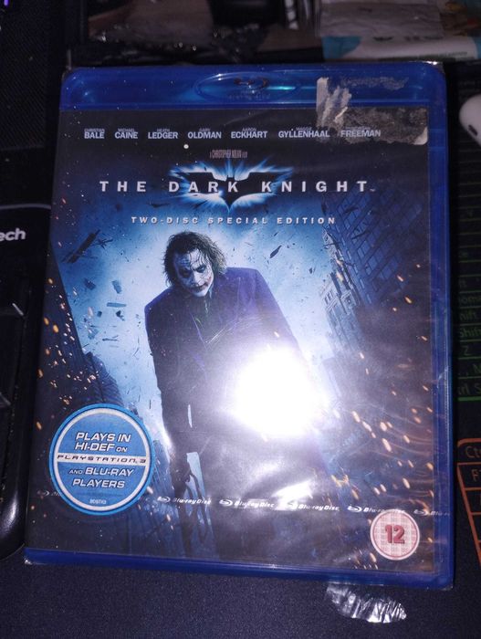 The Dark Knight Blu-Ray издание на „Черният рицар“ с два диска