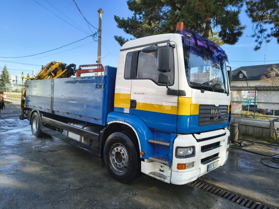 Camion cu macara MAN