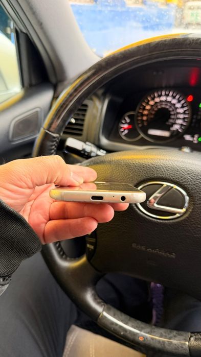 Продам  Samsung A3  3/32 NFC