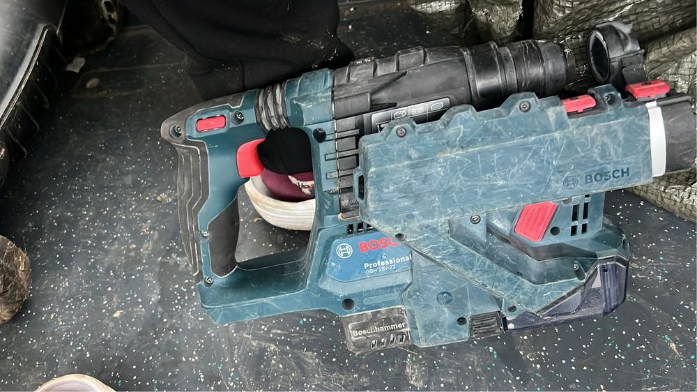 Vand percutor cu aspirator Bosch